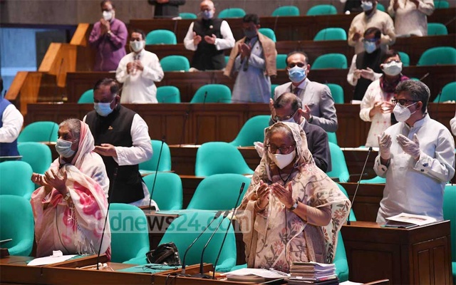 আমাদের বুকের ভেতরটা দুমড়ে মুচড়ে যাচ্ছে